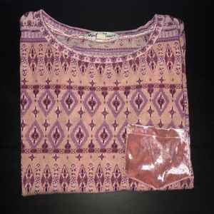 Cropped t-shirt with velvet front pocket